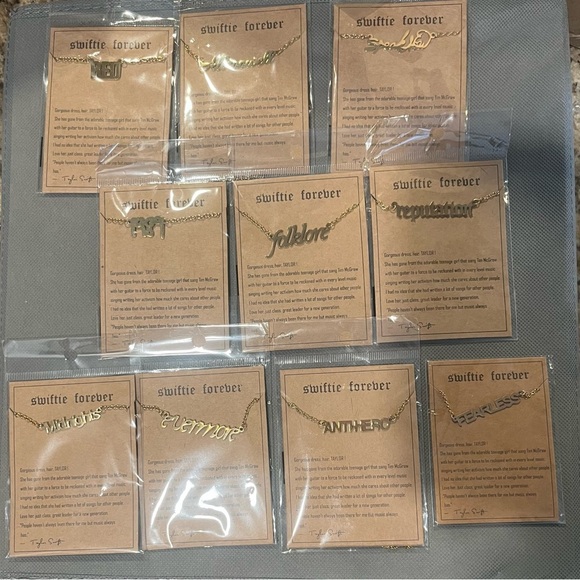 Taylor Swift Accessories - Taylor swift "Swiftie forever" necklace